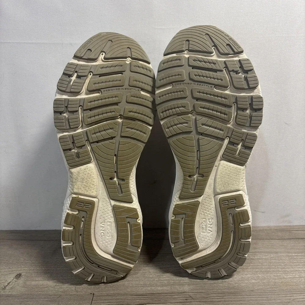 Womens 11 Brooks Adrenaline GTS 22 Running Training Sneaker Gray Blue White Shoe
